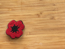 Load image into Gallery viewer, ** Made to Order ** Handmade Beaded Red Poppy Pin